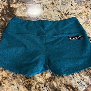 Fleo shorts size medium
